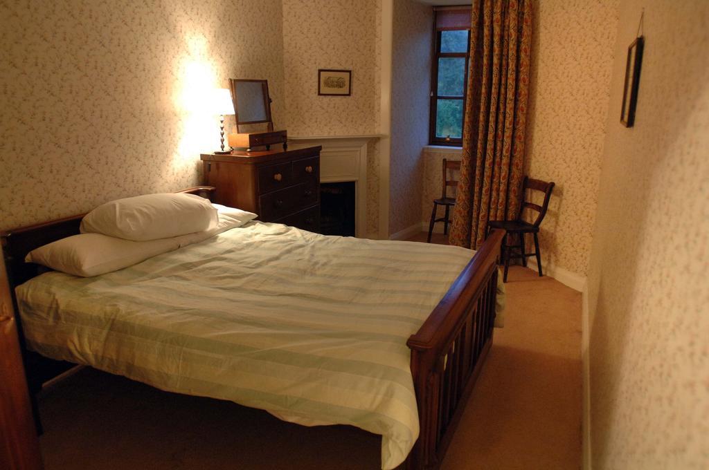 Butlers Quarters Apartment Cairndow Phòng bức ảnh